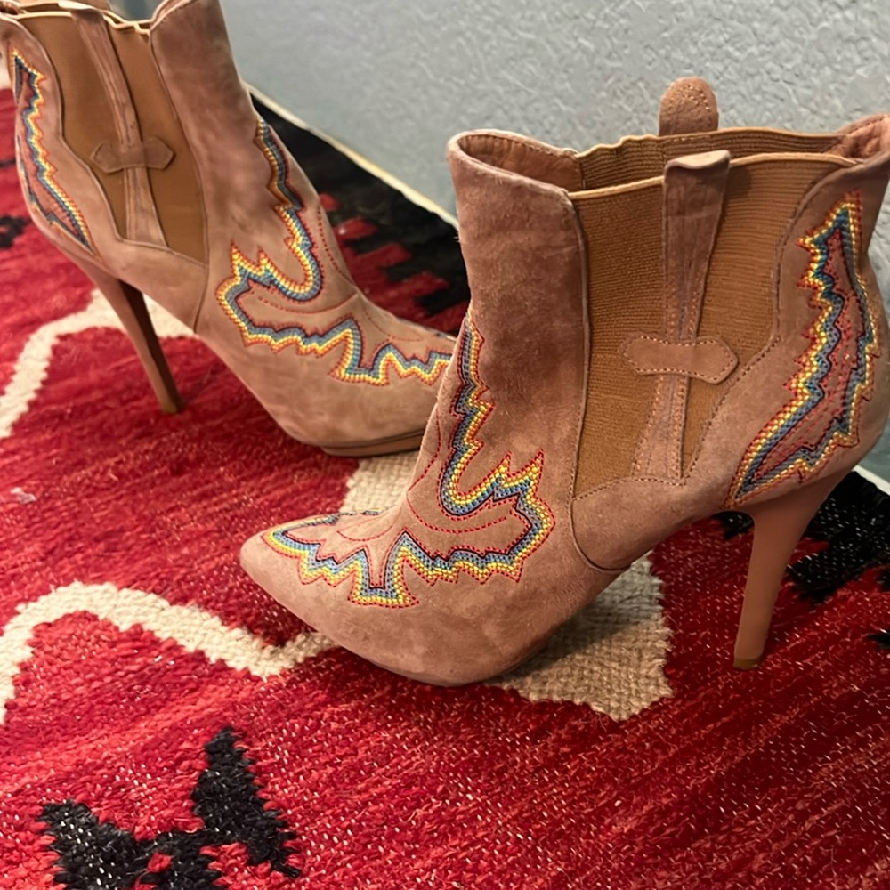 Jeffrey Campbell booties, worn 1 time super comfortable size 5 1/2